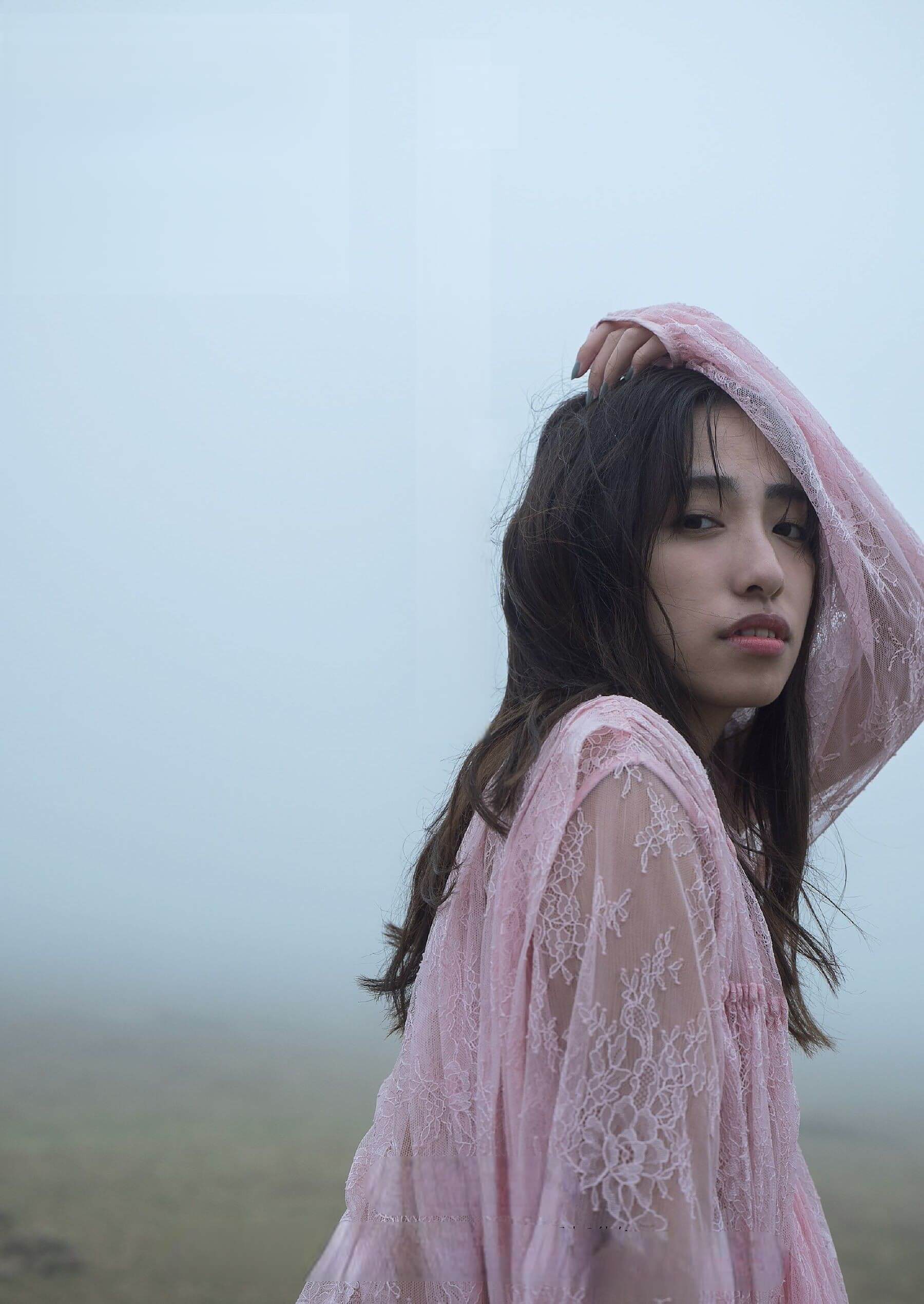 高梨瑞樹 ファースト写真集『はだかんぼ。』から 禁断の アザーカット 4枚目