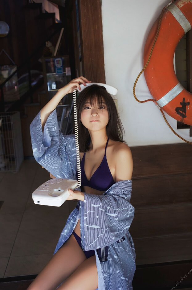 工藤美桜 紫パープル水着ビキニ 5枚目