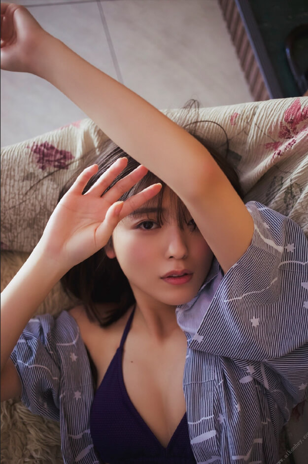 工藤美桜 紫パープル水着ビキニ 9枚目
