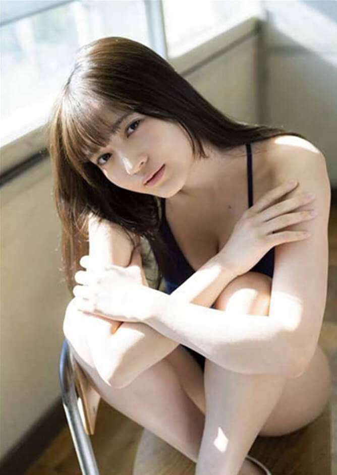 黒嵜菜々子 制服とスクール水着 3枚目