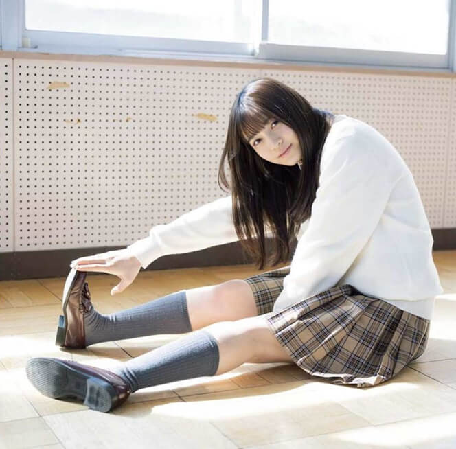 黒嵜菜々子 制服とスクール水着 9枚目