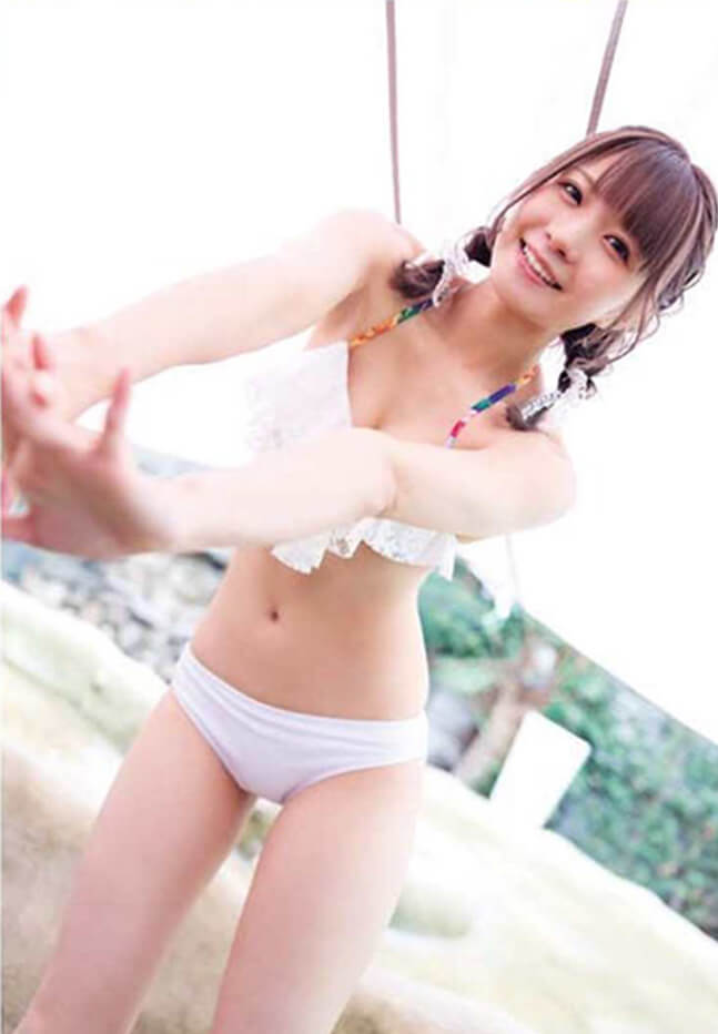 元気印のコスプレイヤー茉夏ちゃんが水着一本で登場 11枚目