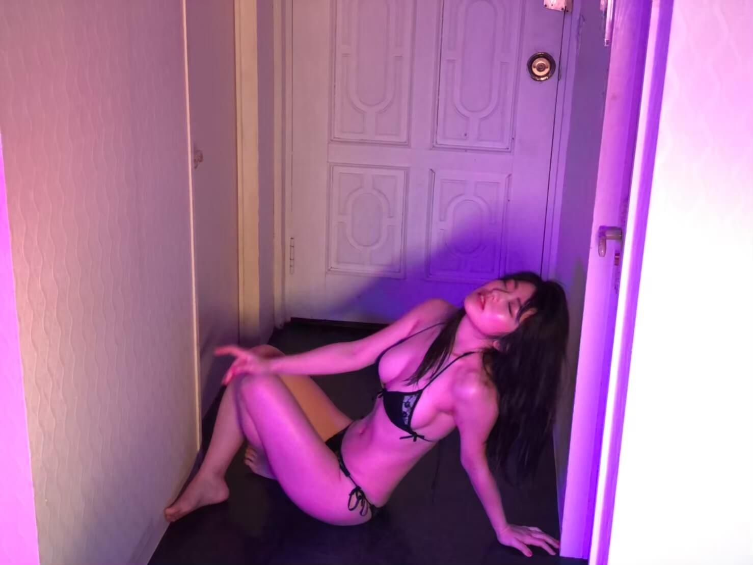 山田かな 水着ビキニ画像 やわらかGカップバストの最強ボディ!! 2枚目