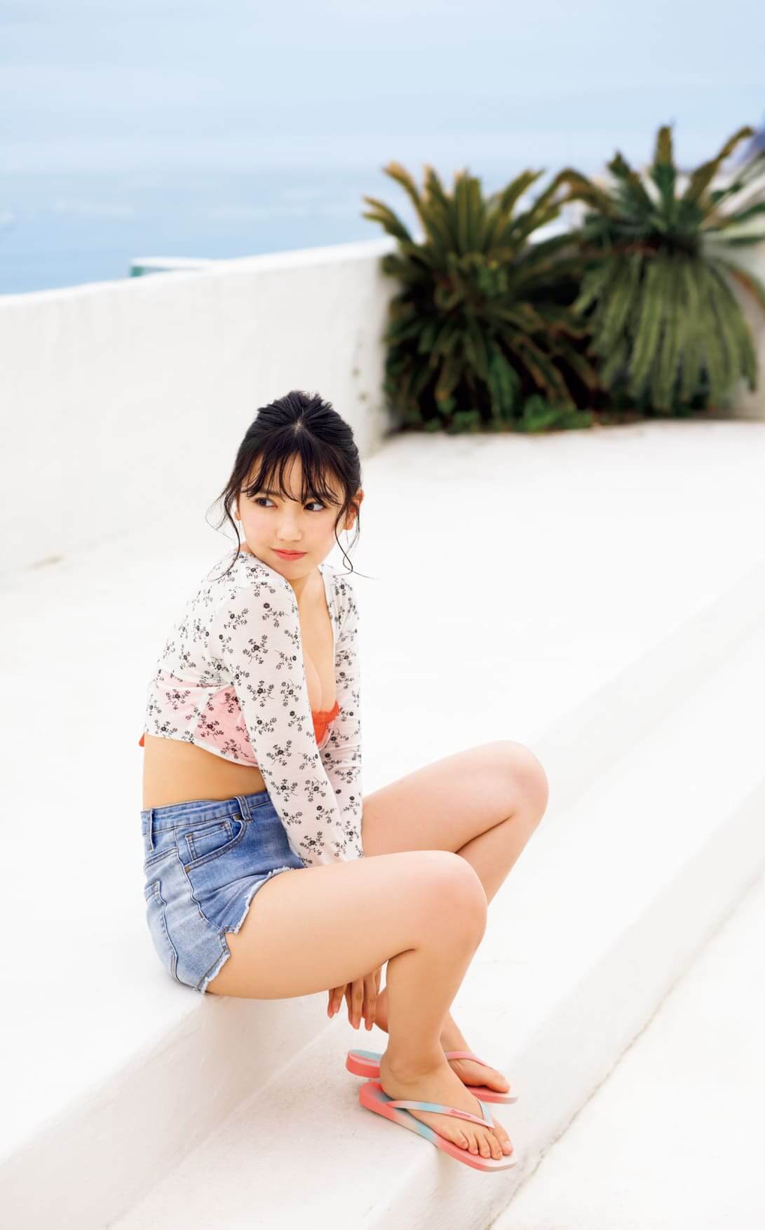 沢口愛華 水着ビキニ画像 虹色に咲く美少女 11枚目