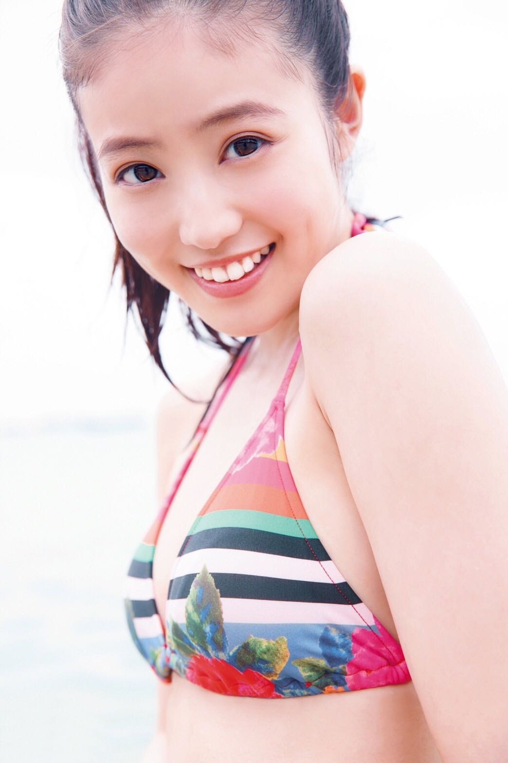 今田美桜 グラビア水着画像⑦ 22枚目
