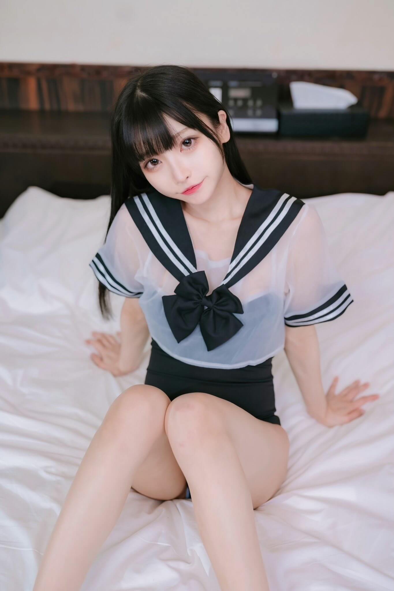 スクール水着 競泳水着 美少女コスプレーヤー 2枚目