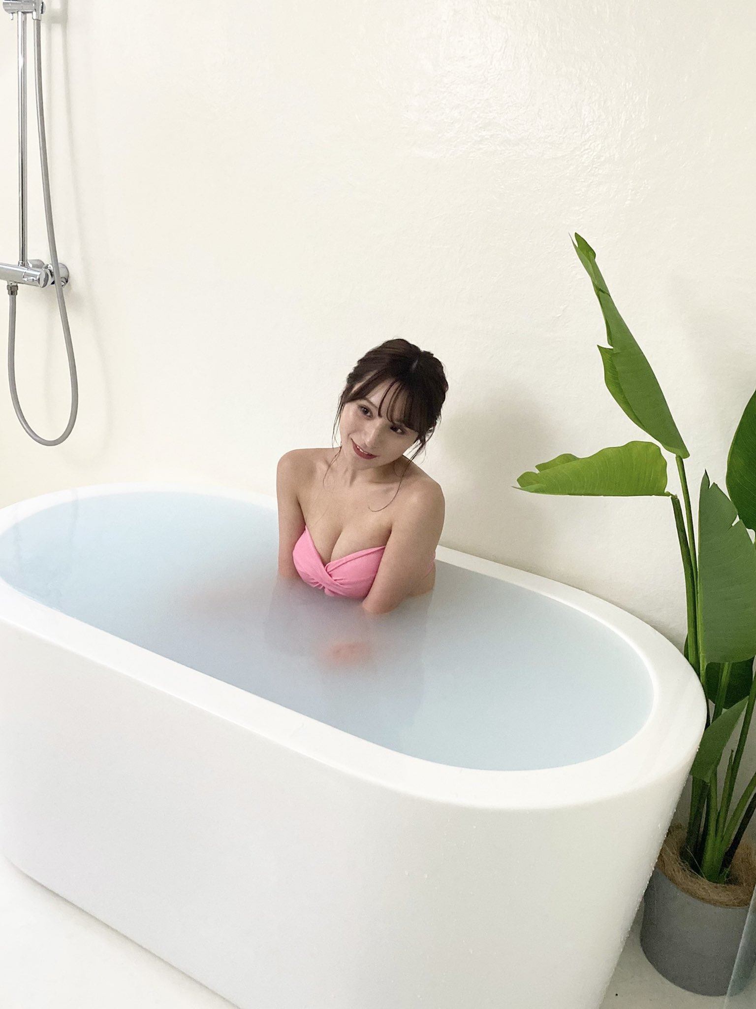 左伴彩佳 最新グラビア水着画像 13枚目