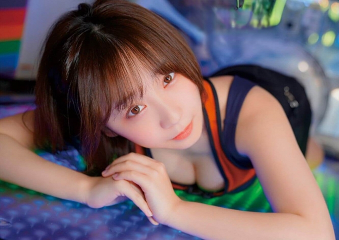 伊織もえとゲームセンターデート 水着ビキニ画像 15枚目