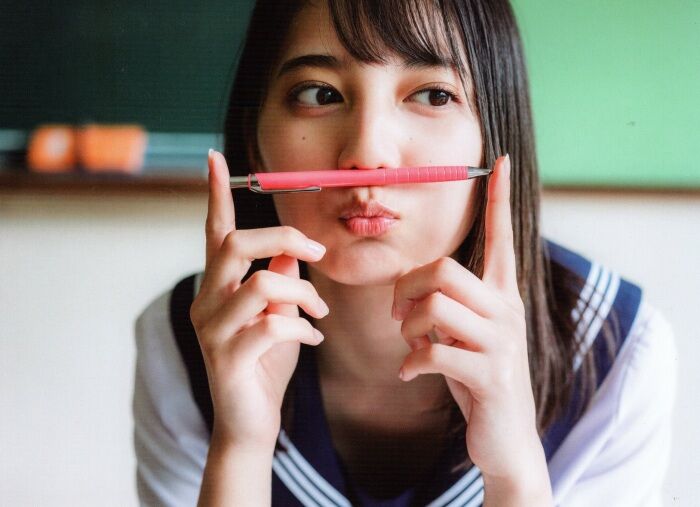 日向坂46 小坂菜緒 水着ビキニ画像 18歳のキラメキ 4枚目