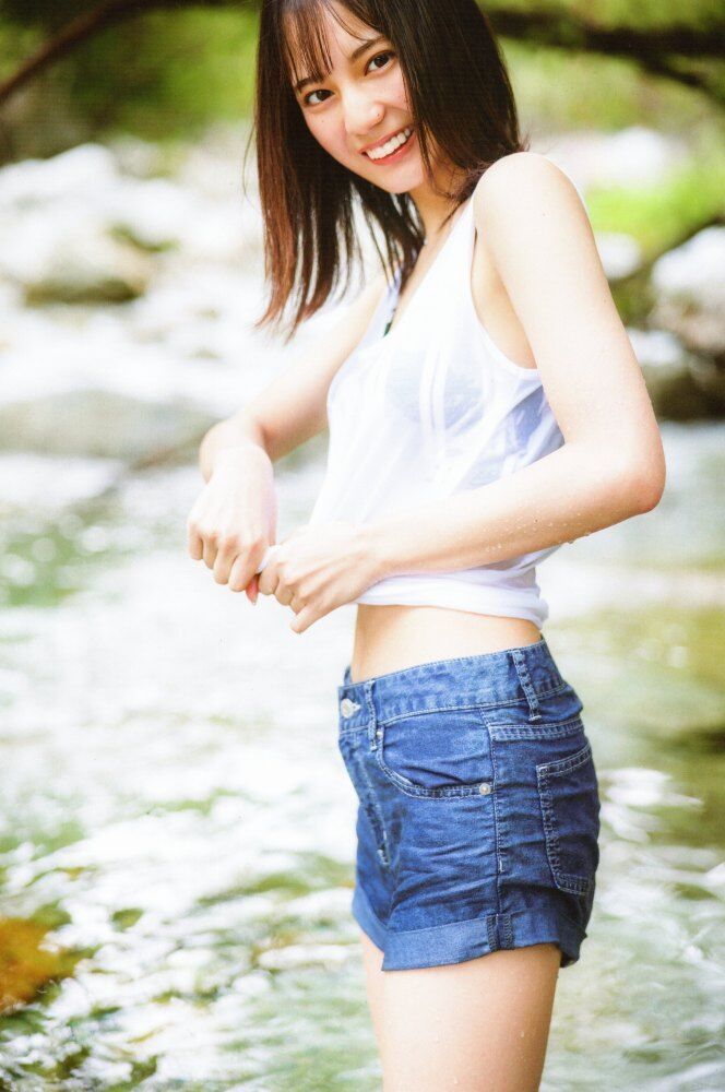 日向坂46 小坂菜緒 水着ビキニ画像 18歳のキラメキ 16枚目