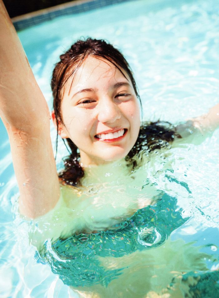 日向坂46 小坂菜緒 水着ビキニ画像 18歳のキラメキ 23枚目