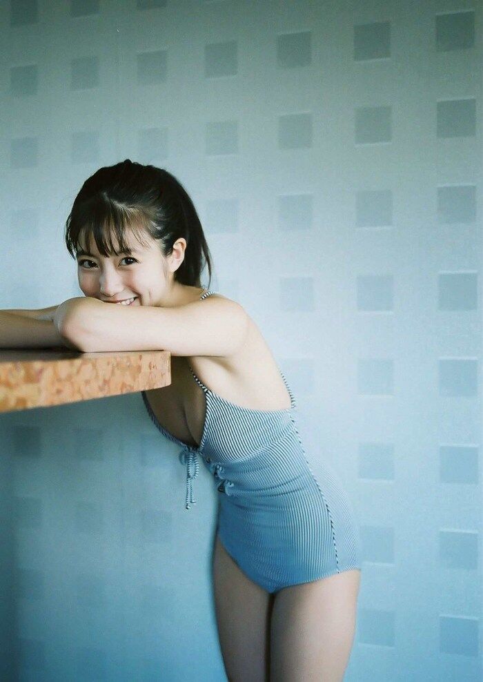 今田美桜 レオタード水着 2枚目