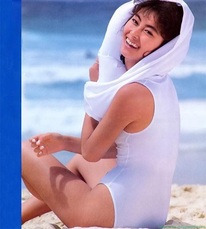 中山美穂 水着ビキニ画像 夏の扉 ちわっす!! 当時15歳 6枚目