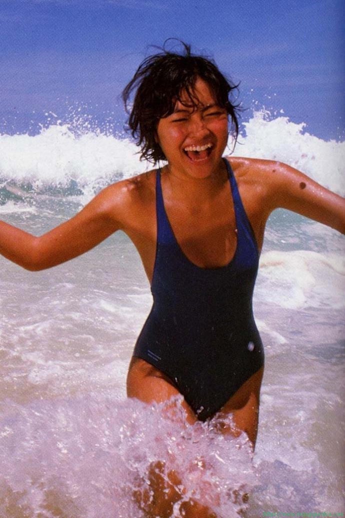 中山美穂 水着ビキニ画像 夏の扉 ちわっす!! 当時15歳 16枚目