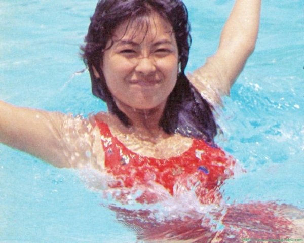中山美穂 水着ビキニ画像 夏の扉 ちわっす!! 当時15歳 17枚目
