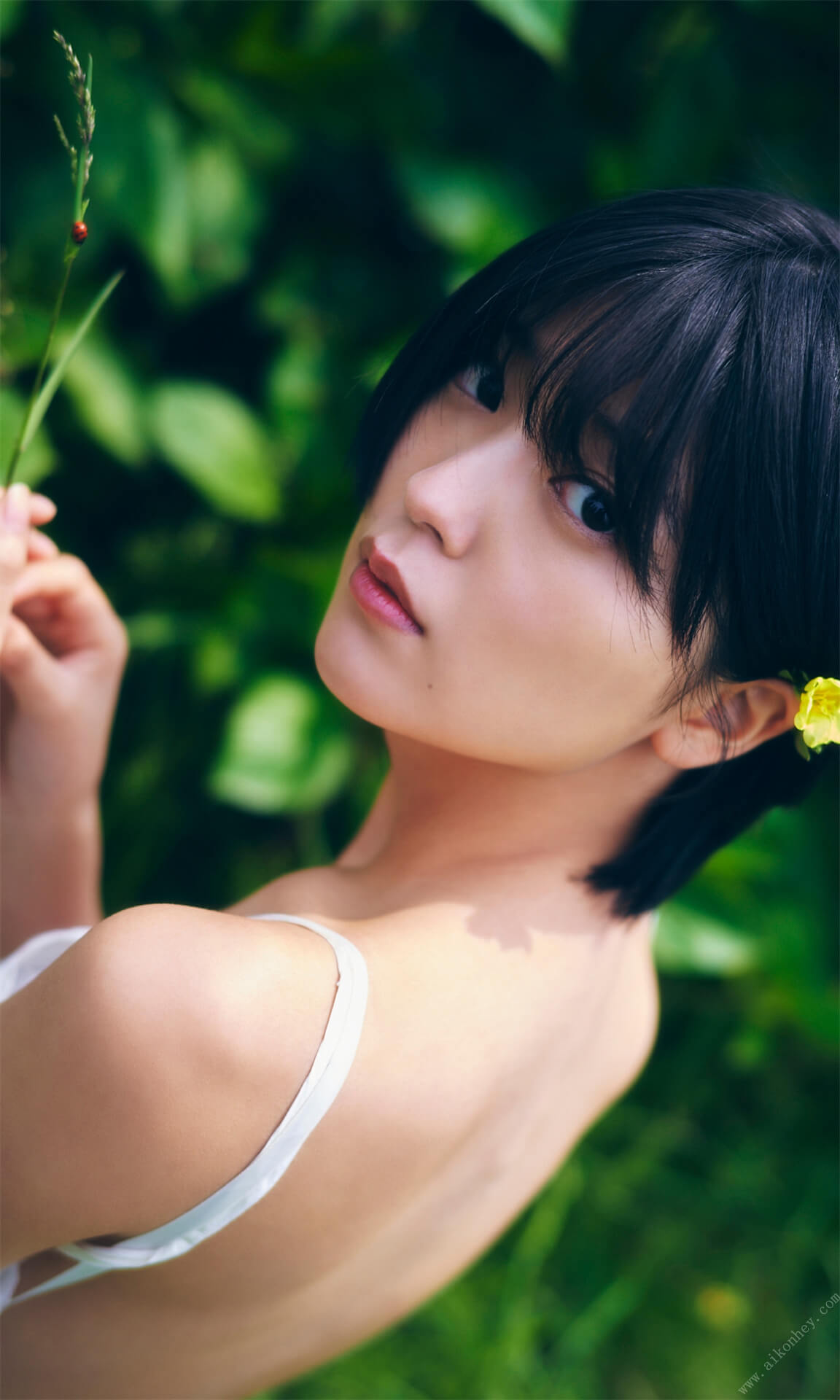 工藤美桜 水着グラビア 自然と共に 4枚目