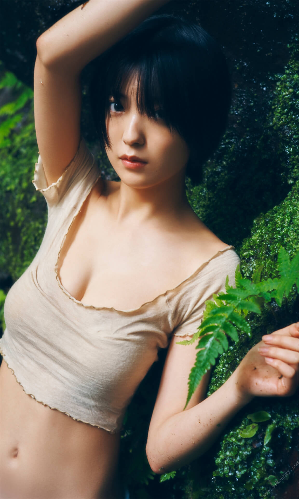 工藤美桜 水着グラビア 自然と共に 6枚目