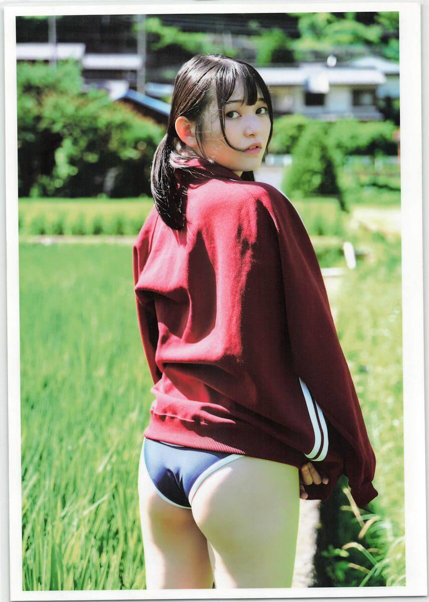 佐山すずか 夏の太陽に負けない17歳の輝きと磨き上げられた 完璧ボディをご堪能ください。 2枚目