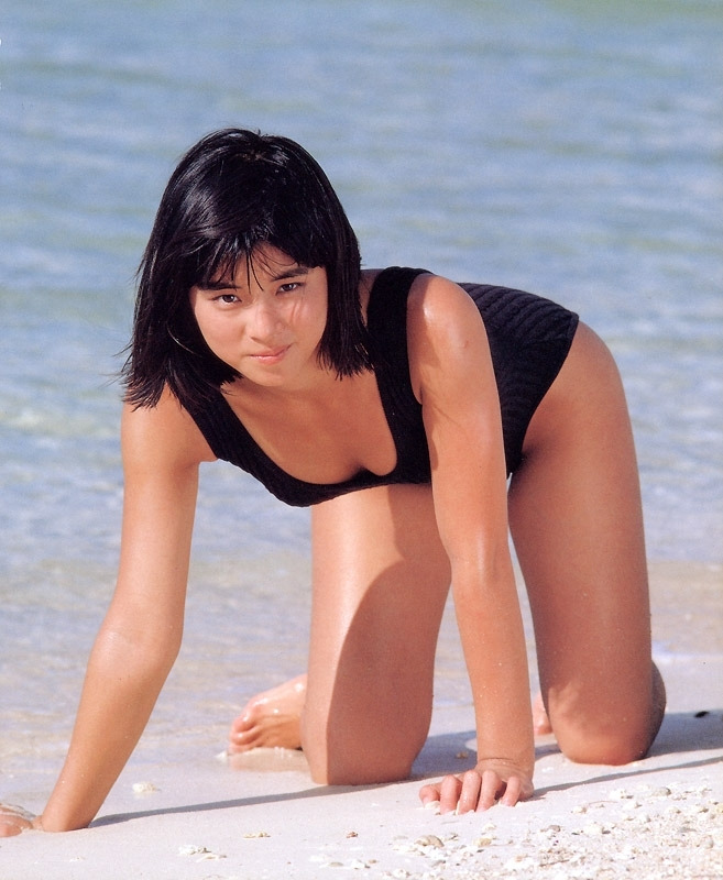 石田ゆり子 競泳水着画像 レオタード水着 - 芸能アイドルモデル女優水着画像集 3枚目