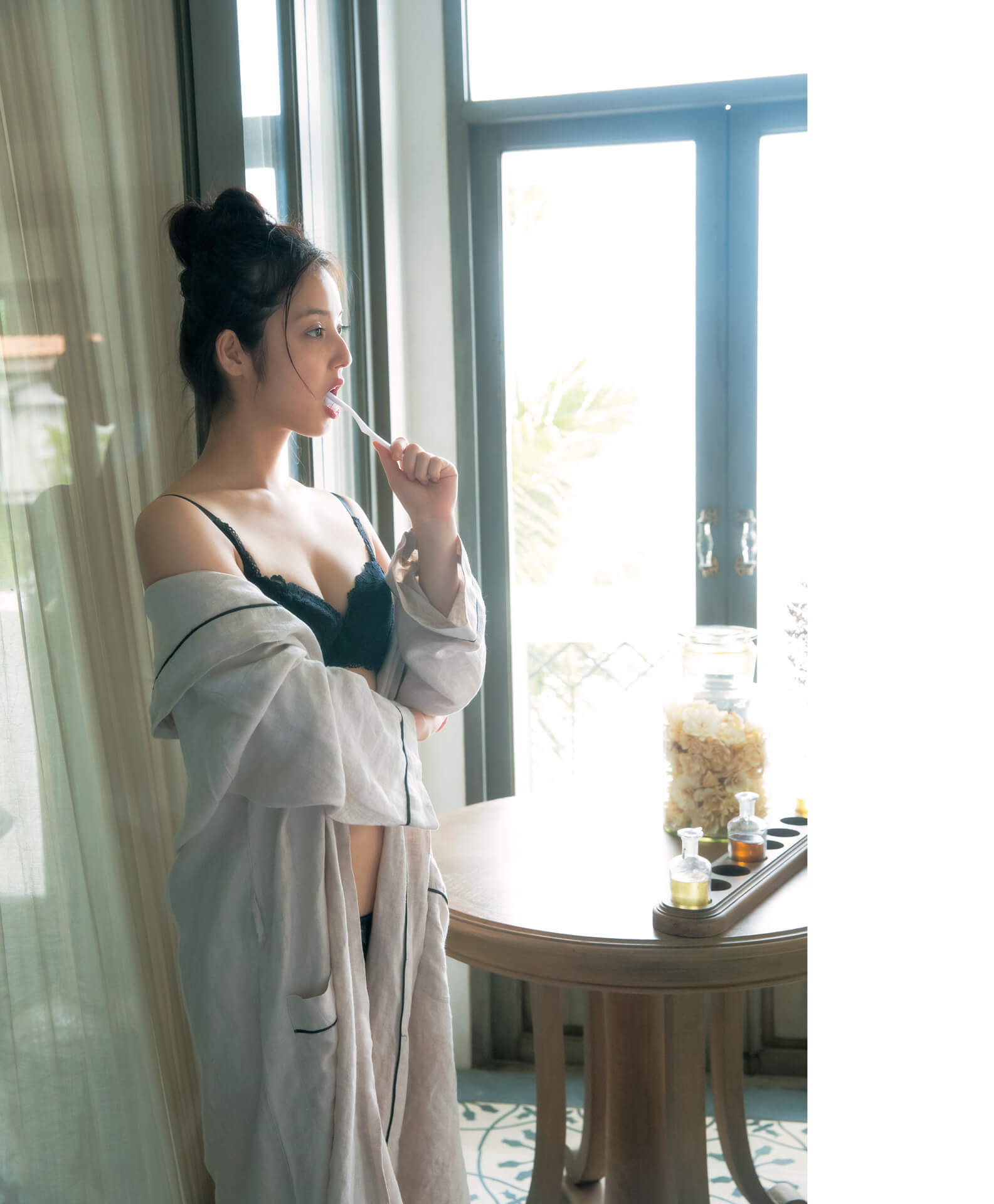 佐々木希 大人黒下着 ブラックランジェリー - 芸能アイドルモデル女優水着画像集 3枚目