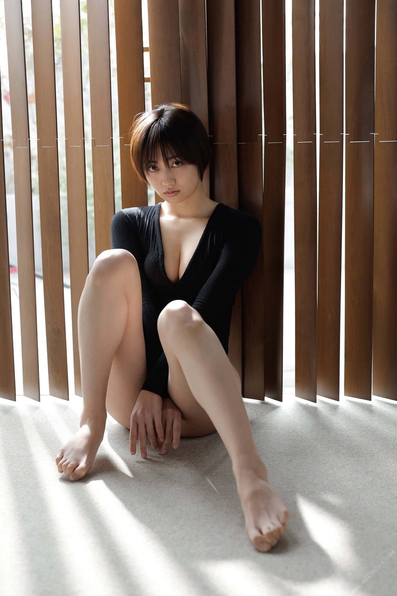 奥山かずさ 変形露出 レオタード水着 - 芸能アイドルモデル女優水着画像集 13枚目