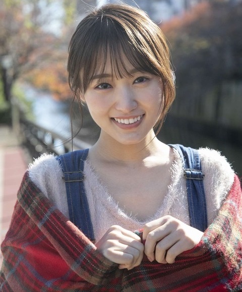 菅井友香(櫻坂46)グラビア水着画像① 1枚目