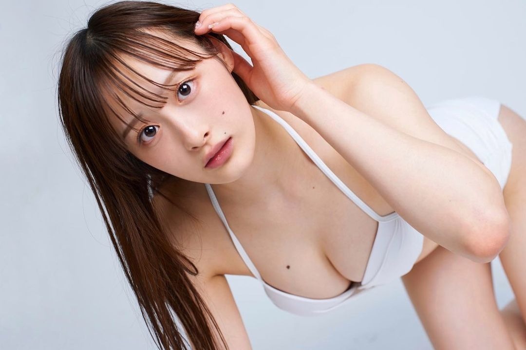 相沢菜月 最新グラビア水着画像 20枚目