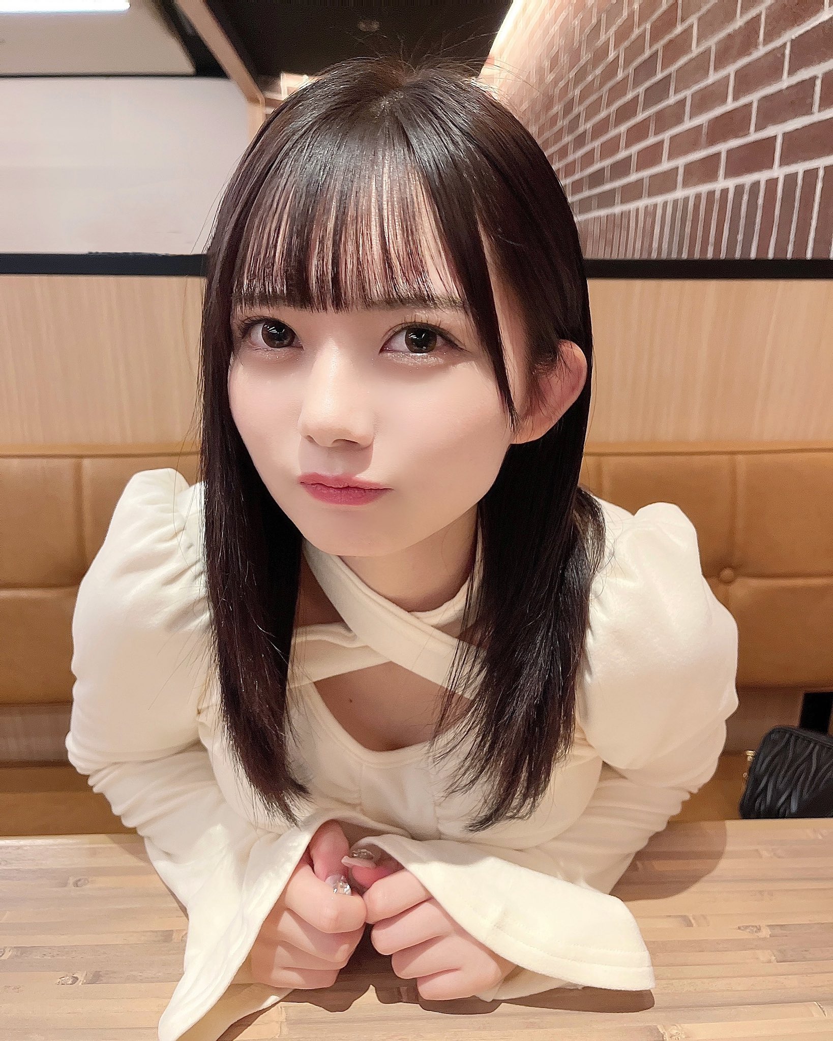 愛瀬ひな 最新グラビア水着画像 12枚目