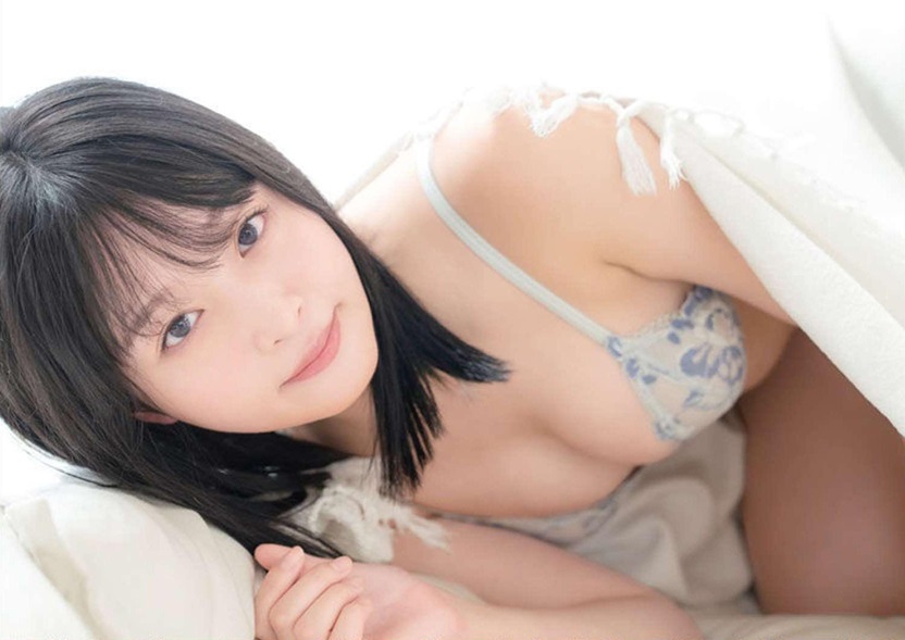 美月絢音 最新グラビア水着画像 3枚目