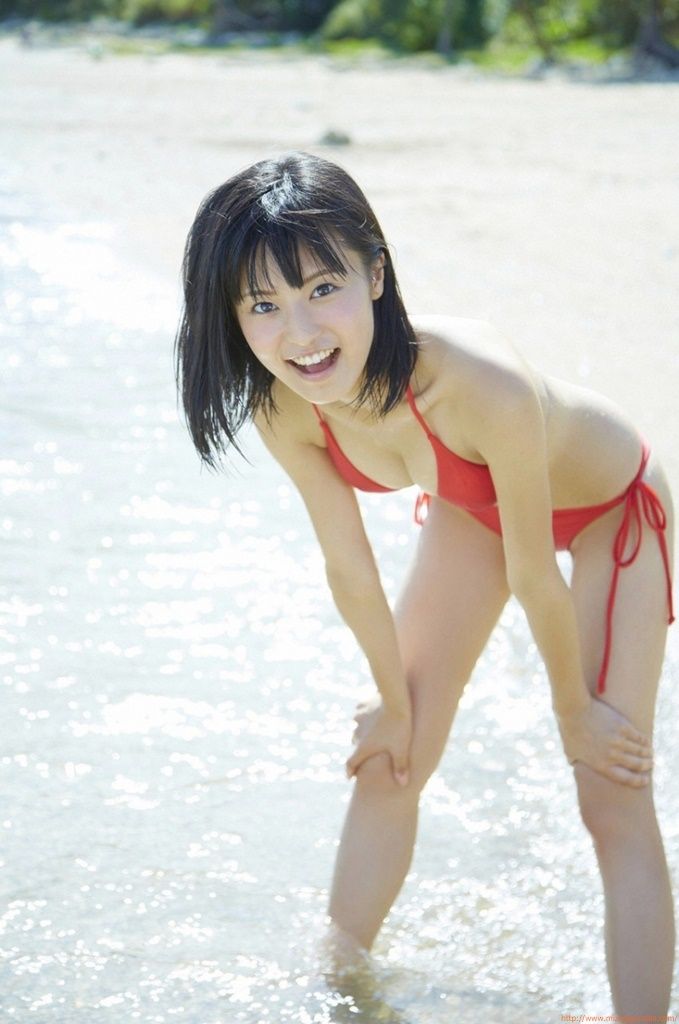 小島瑠璃子 赤いビキニ画像 15枚目