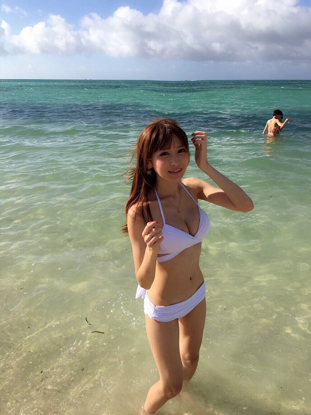 みゃこ 最新グラビア水着画像 15枚目