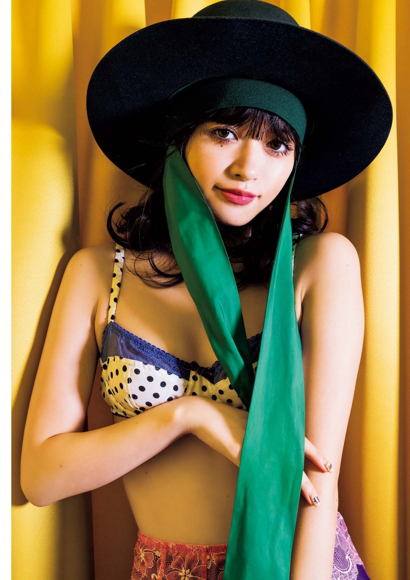 景井ひな 最新グラビア水着画像 8枚目