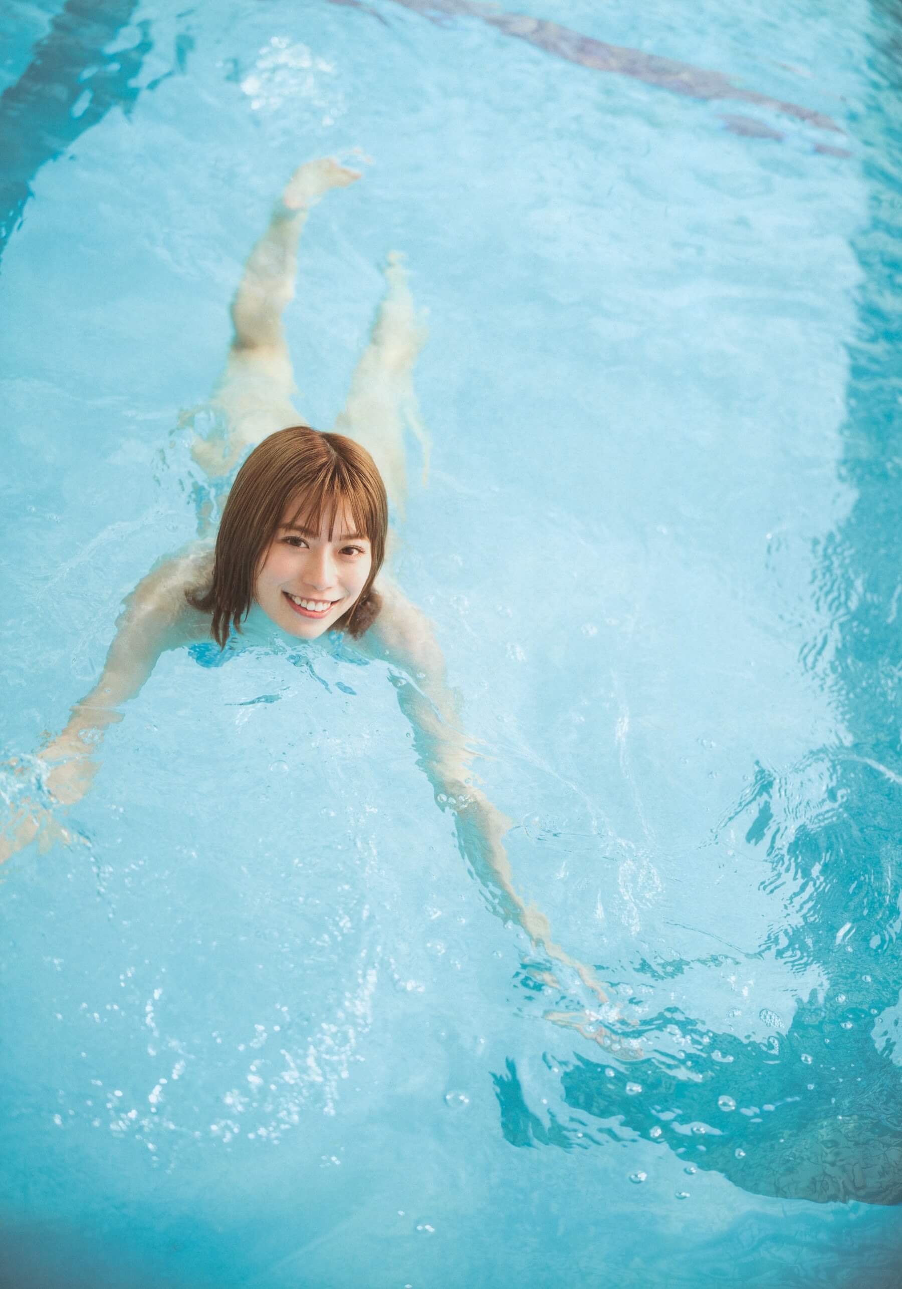 日向坂46 東村芽依 水着グラビア プール - 芸能アイドルモデル女優水着画像集 3枚目