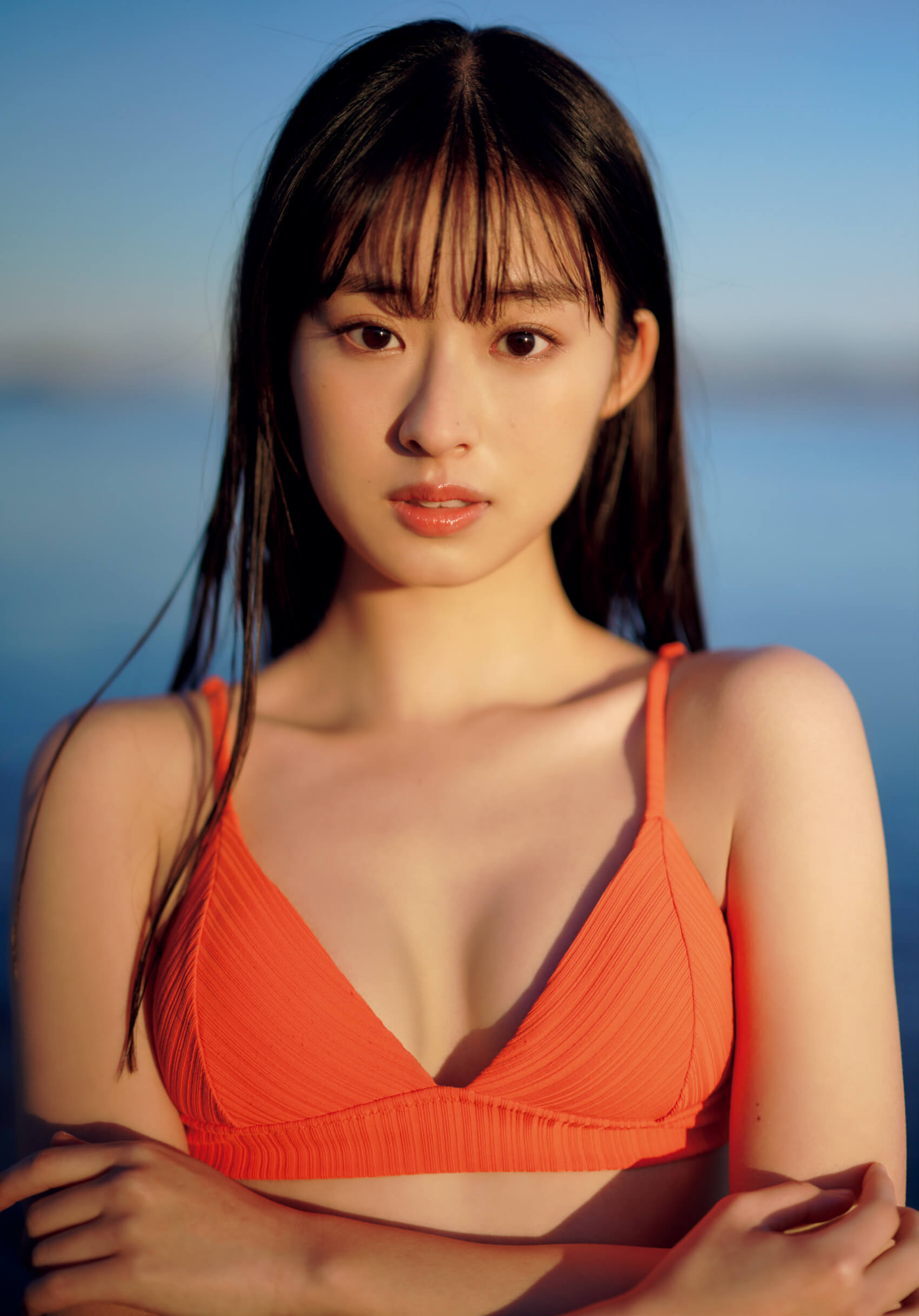 井本彩花 これを最後に水着グラビアはしばらく見納め!!『仮面ライダーリバイス』ヒロイン - 芸能アイドルモデル女優水着画像集 7枚目