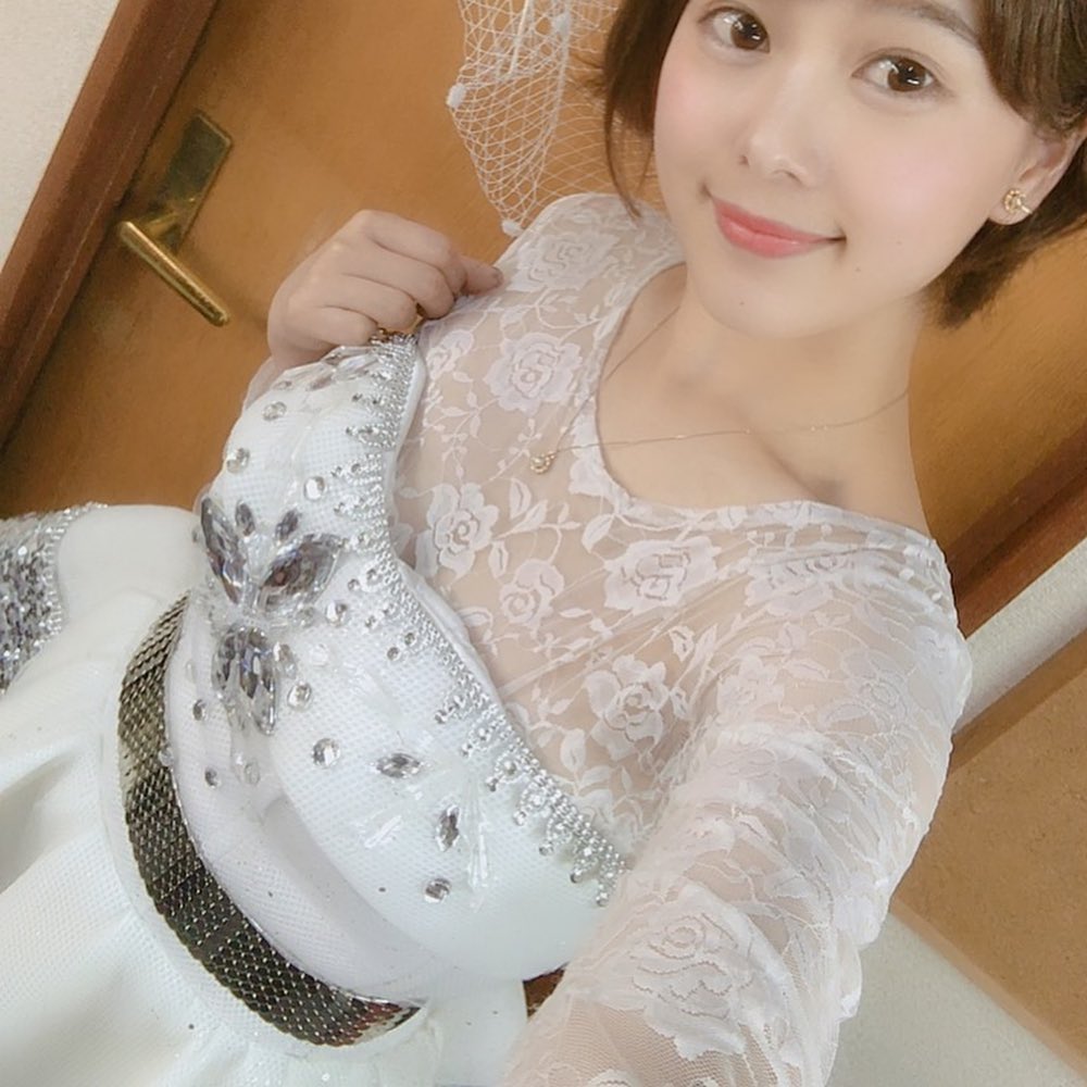 小坂井祐莉絵 最新グラビア水着画像 21枚目
