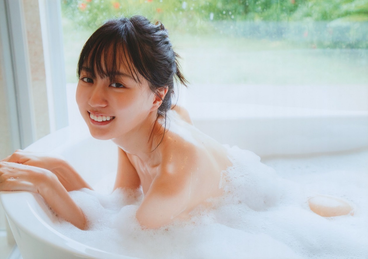 賀喜遥香 最新グラビア含む水着画像④ 10枚目
