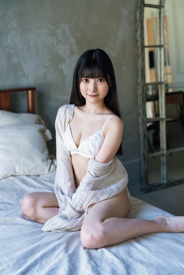 小鳥遊るい【水着画像】人気急上昇アイドルグループのまさに飛ぶ鳥を落とす勢い! 9枚目