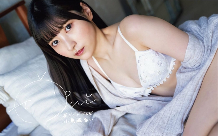 小鳥遊るい【水着画像】人気急上昇アイドルグループのまさに飛ぶ鳥を落とす勢い! 10枚目