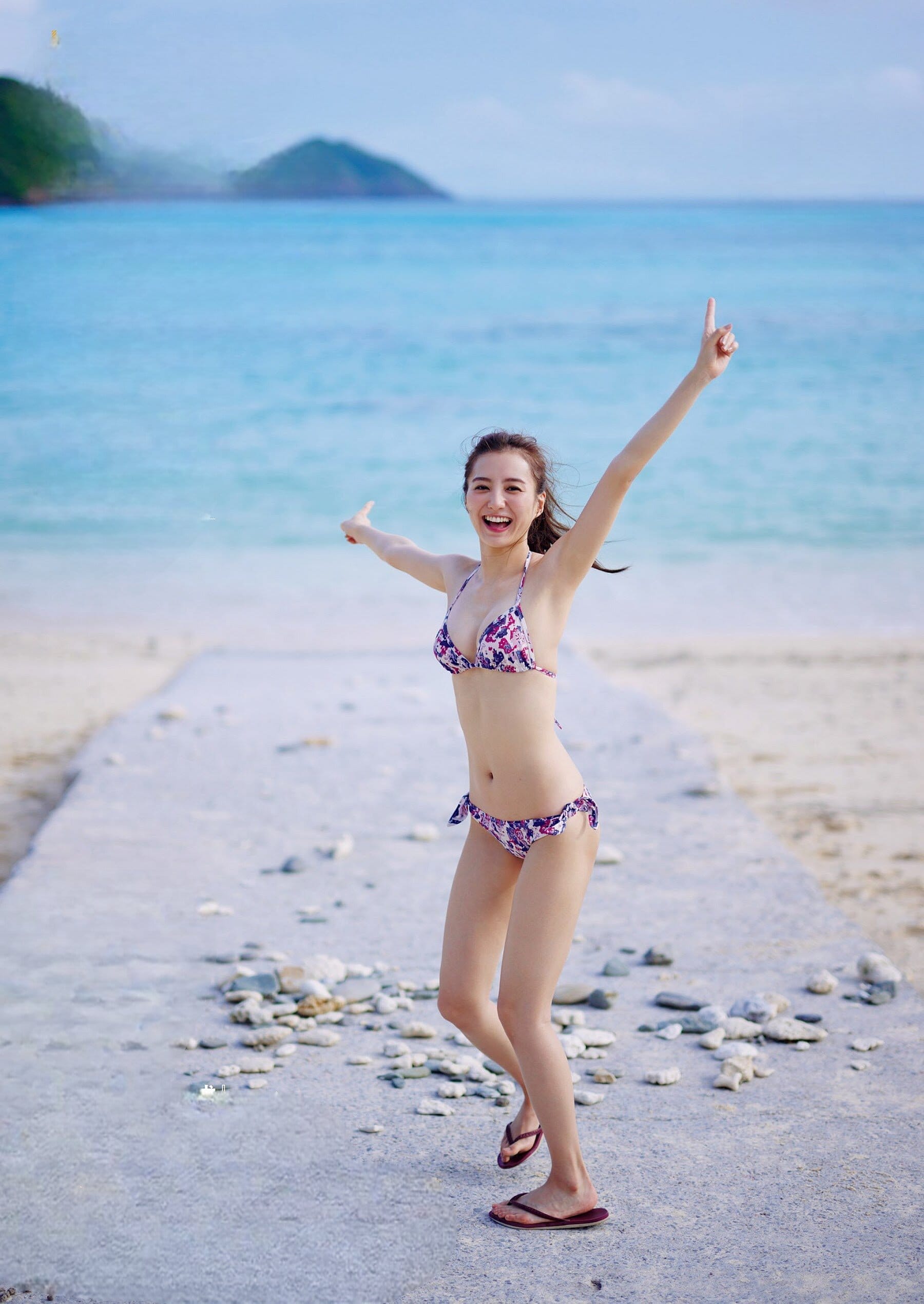 高田里穂 写真集『完成された未完成』絶賛発売中!【水着画像 ヒロインは永遠に。 10枚目