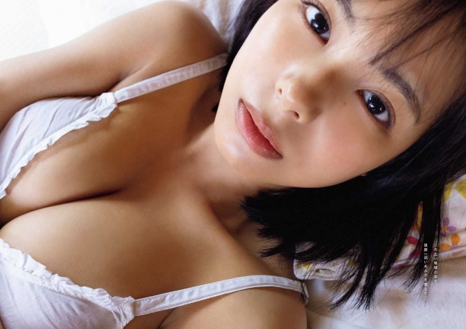 宮崎あみさ 待望のファースト写真集が発売【水着画像 10枚目