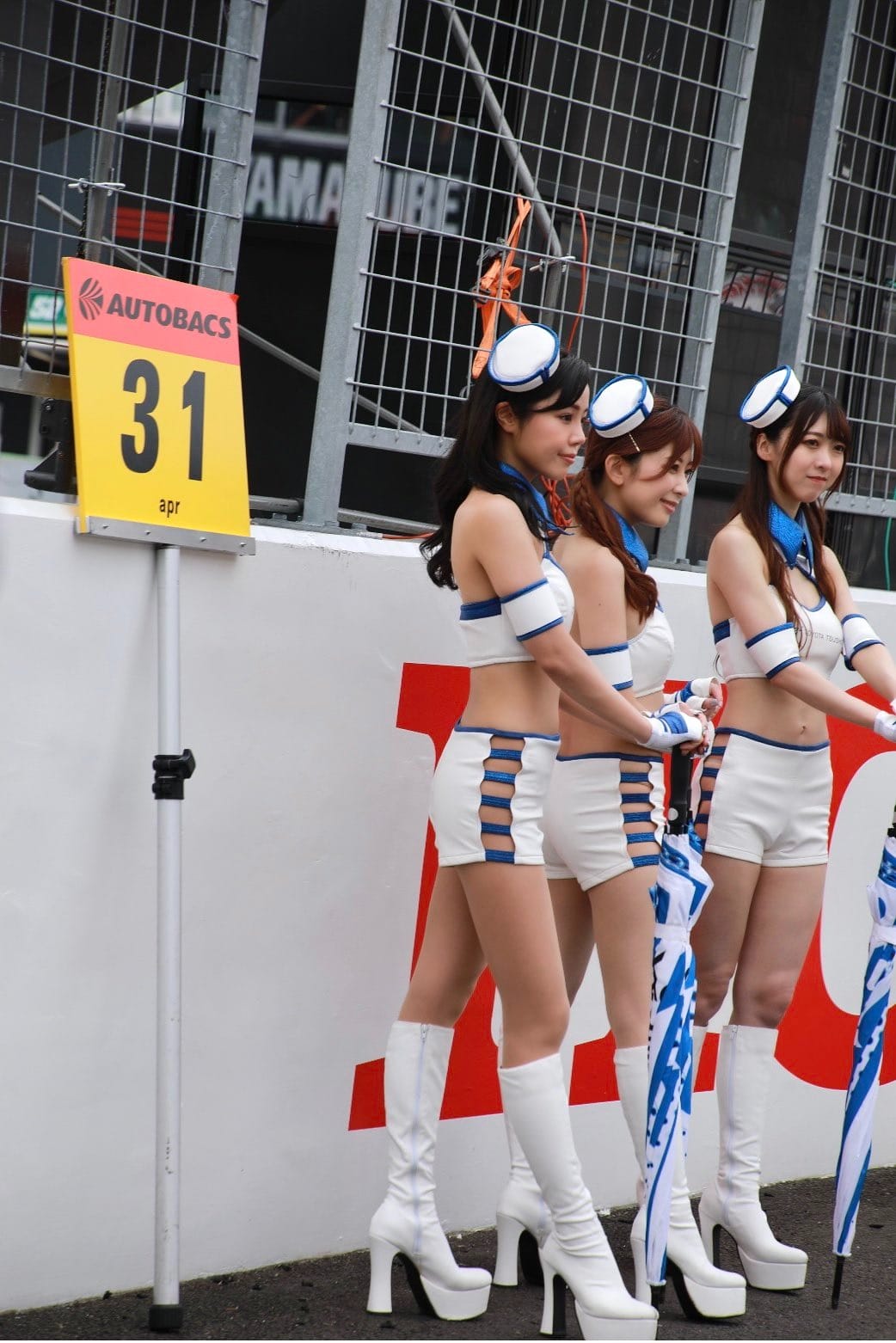 夏川いづみ 超人気レースクイーンが水着グラビアに挑戦 13枚目