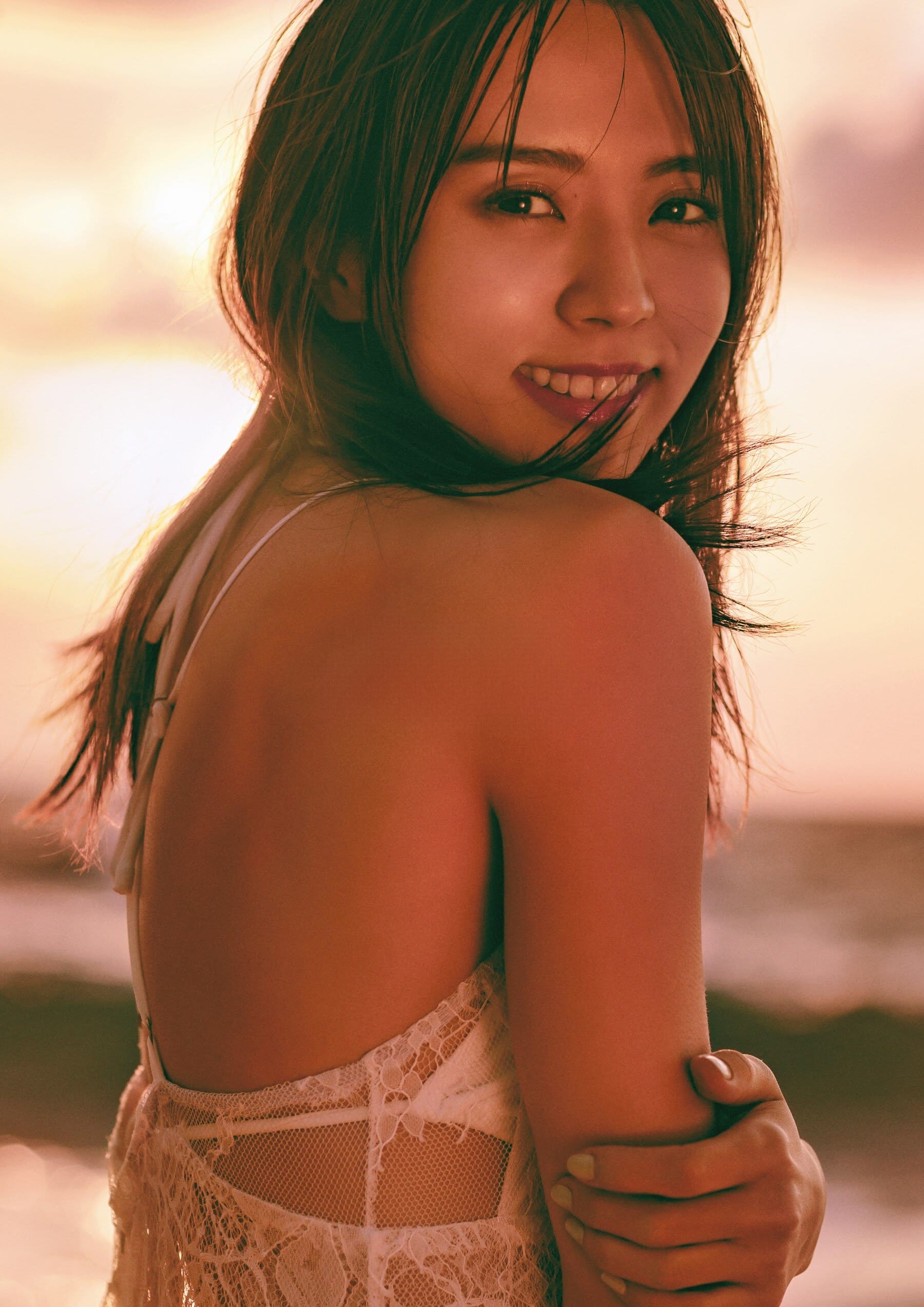 櫻坂46 小林由依 2nd写真集『意外性』大好評発売中!【水着画像 2枚目