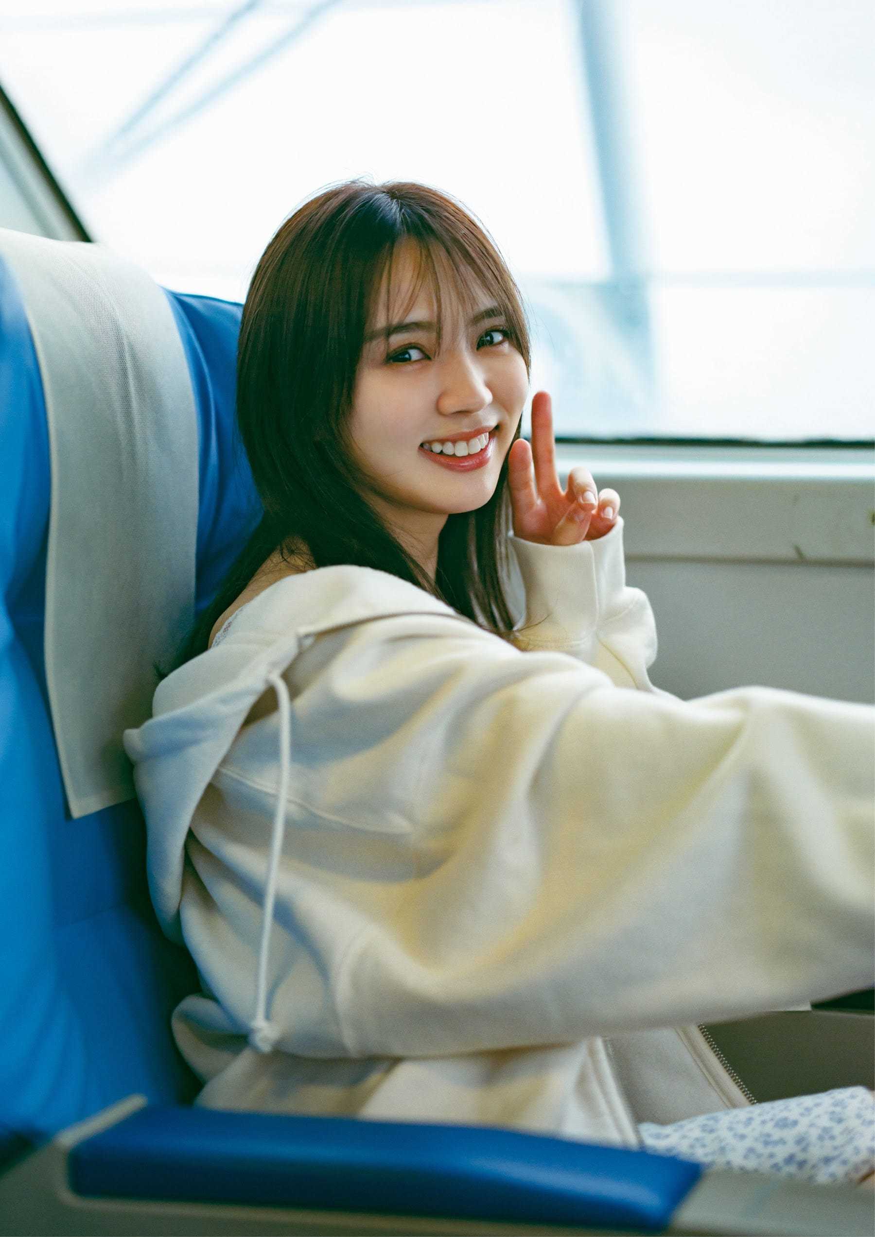 櫻坂46 小林由依 2nd写真集『意外性』大好評発売中!【水着画像 23枚目