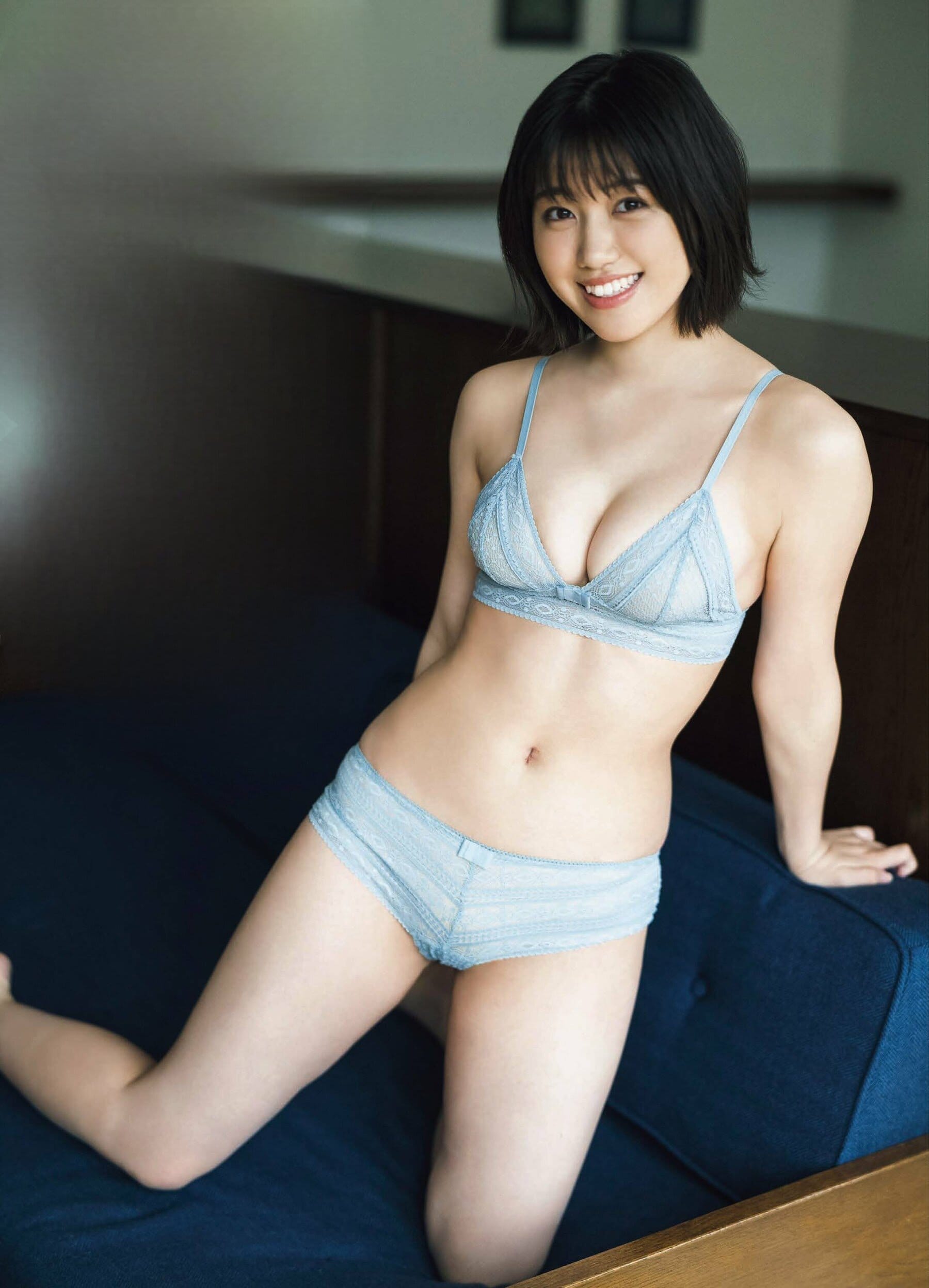和泉芳怜 最後の制服と初のランジェリーカット 高校卒業直前に撮影 3枚目