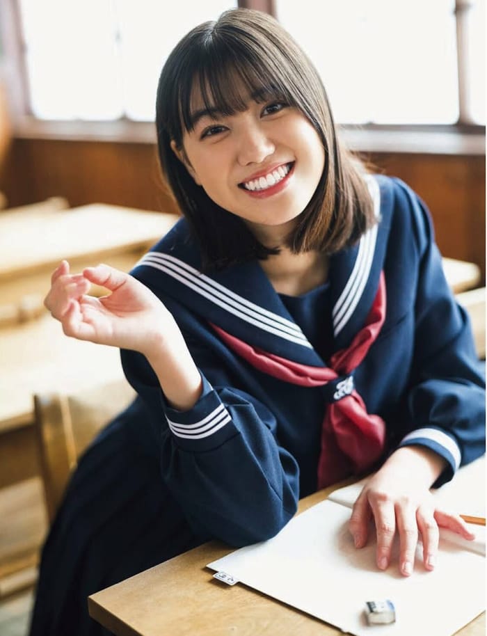 和泉芳怜 最後の制服と初のランジェリーカット 高校卒業直前に撮影 8枚目