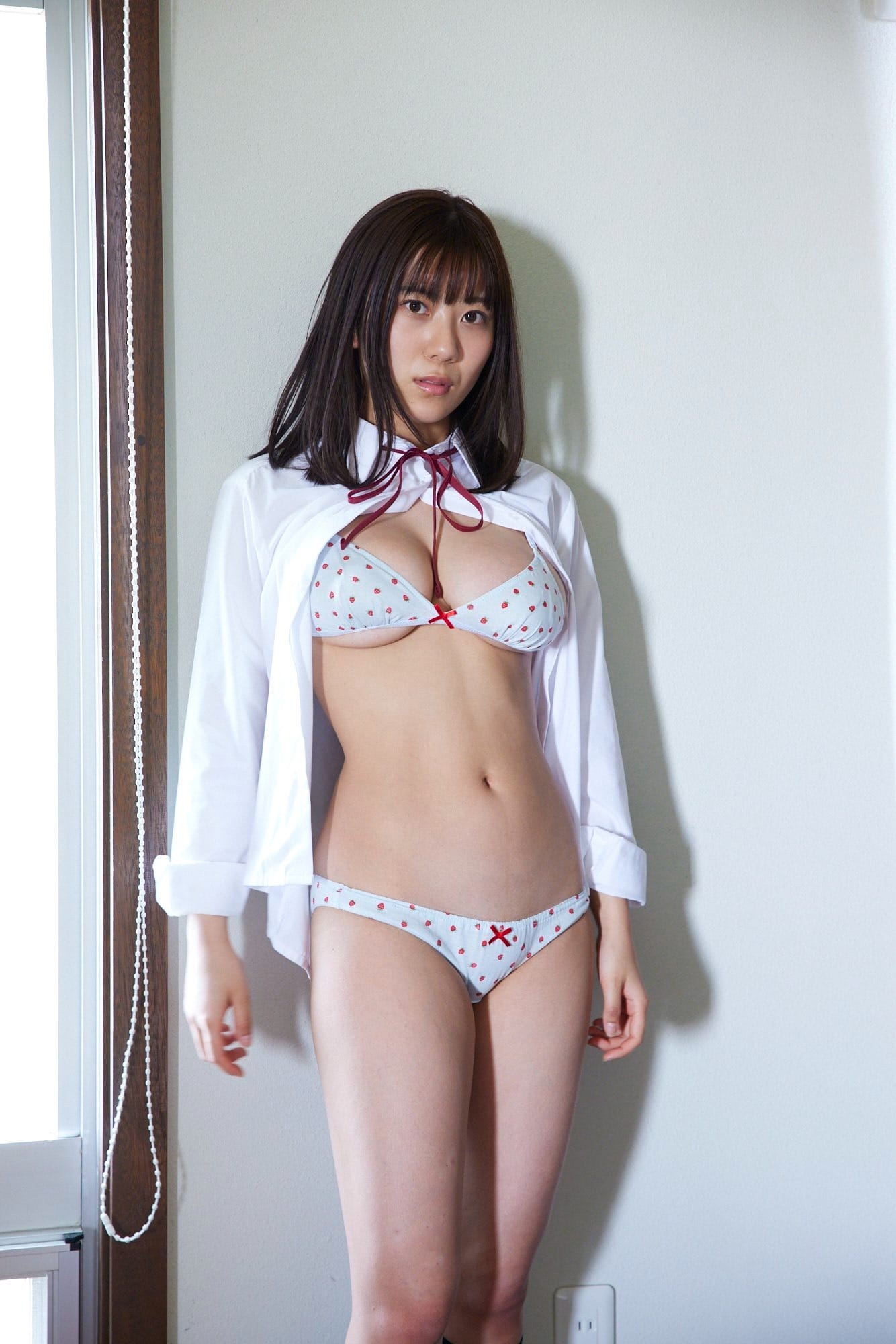 新井萌花【水着画像ムチムチボディーがまぶしい 弱冠二十歳 9枚目