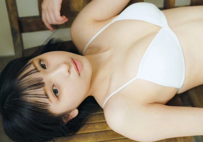 一ノ瀬瑠菜 圧倒的美少女 初水着グラビア! シャルロット白色担当 13枚目