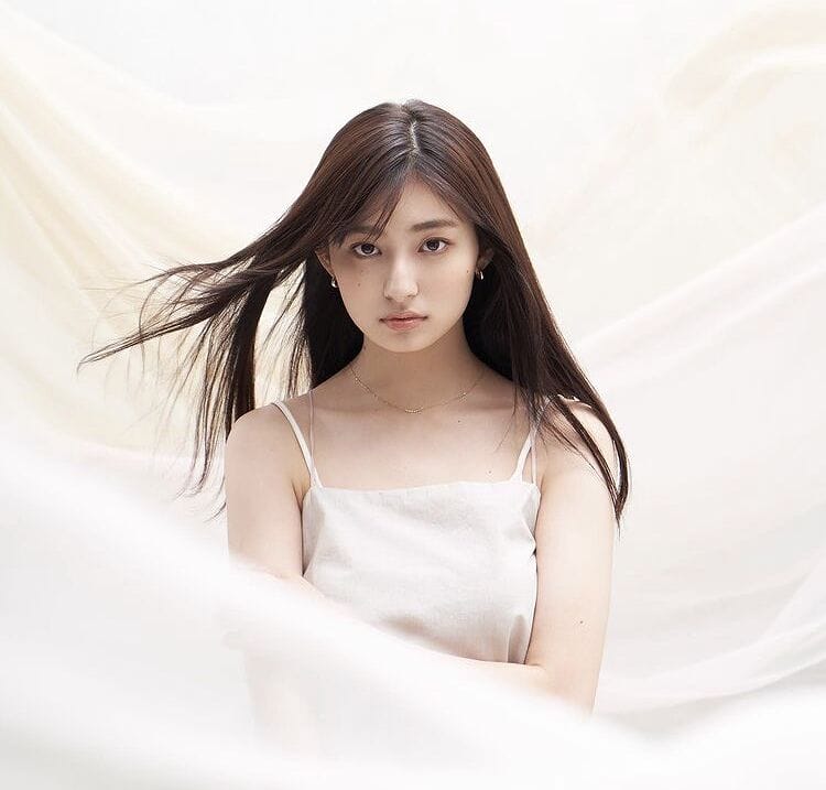 吉川愛 23歳女優【水着画像 4枚目