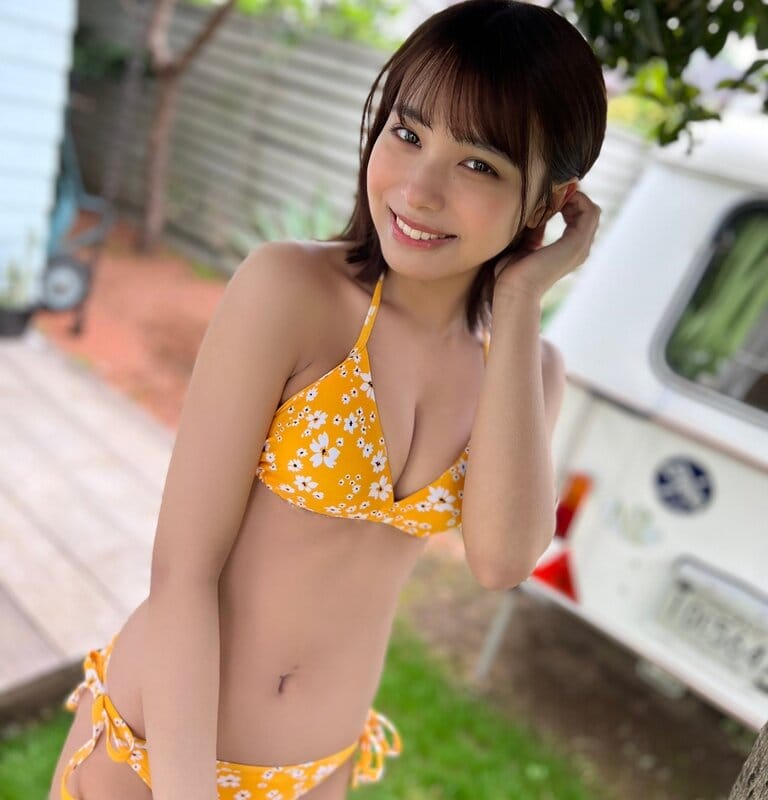 宮崎あみさ【水着画像】透明感溢れるルックスと、時折見せる妖艶な雰囲気 19枚目