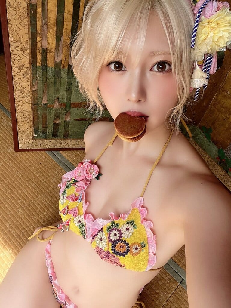 篠崎こころ 金髪ショートがトレードマークの美女【水着画像】 1枚目